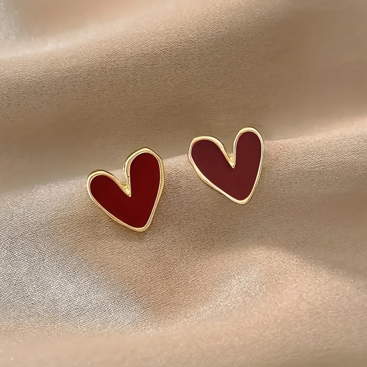 Sophie | Boucles d'oreilles clous élégantes en forme de cœur rouge