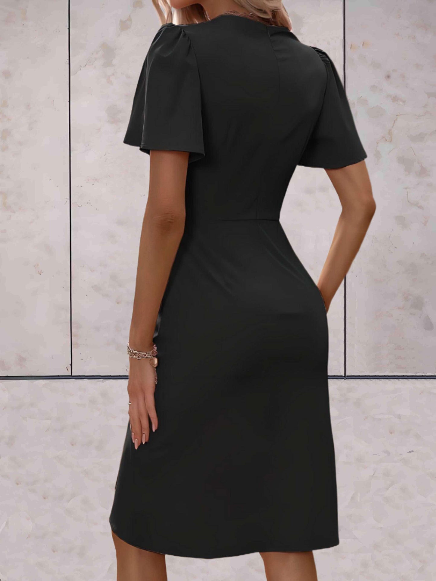 Sophie | Robe ajustée avec col en V et effet portefeuille