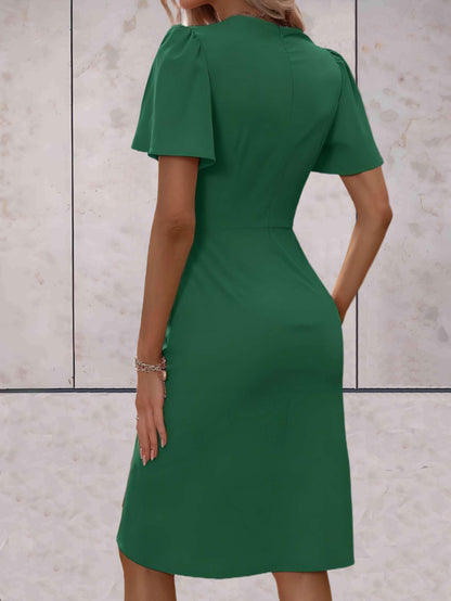 Sophie | Robe ajustée avec col en V et effet portefeuille