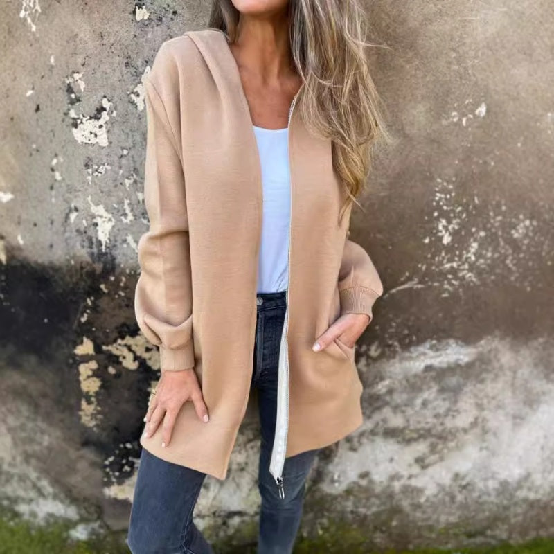 Giacca primaverile da donna con cerniera e vestibilità casual