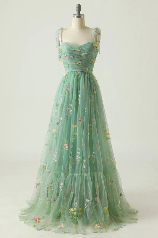 Vestido de bola de tul bordado con patrón floral