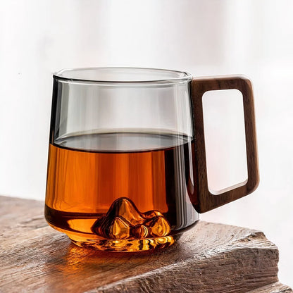 Tazza da caffè in vetro fumé con manico in noce