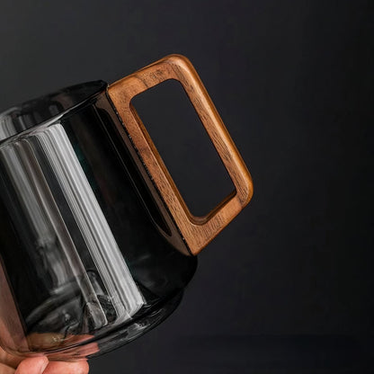 Tazza da caffè in vetro fumé con manico in noce