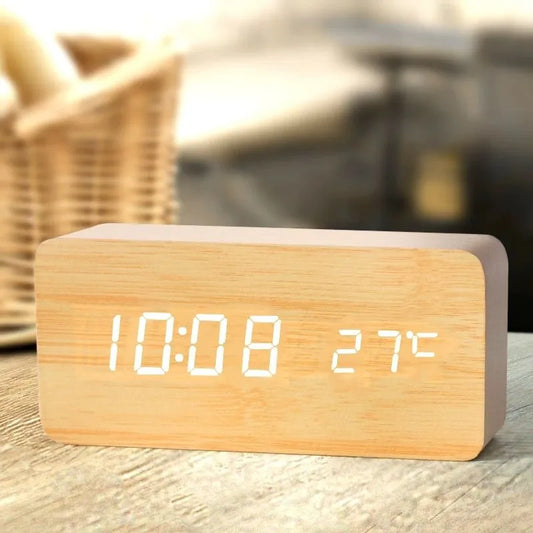 TimberTime - Natürliche LED-Wanduhr aus Holz - Einzigartiges Design - Digitale Weckfunktion