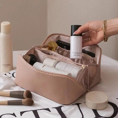 Viral leather make-up bag | Keep all your cosmetics at hand