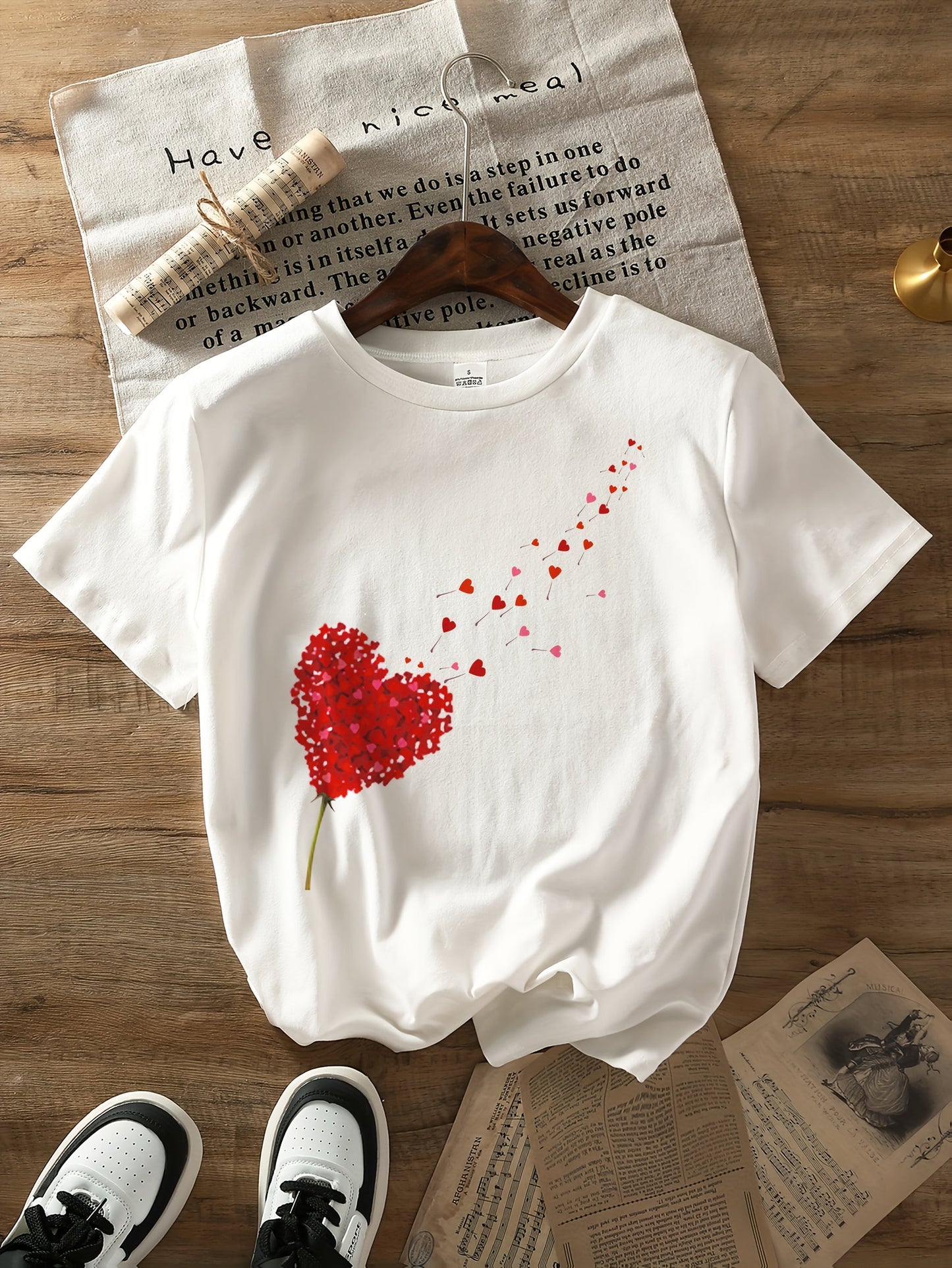 Valentina | T-shirt mignon et romantique avec des cœurs roses et des fleurs