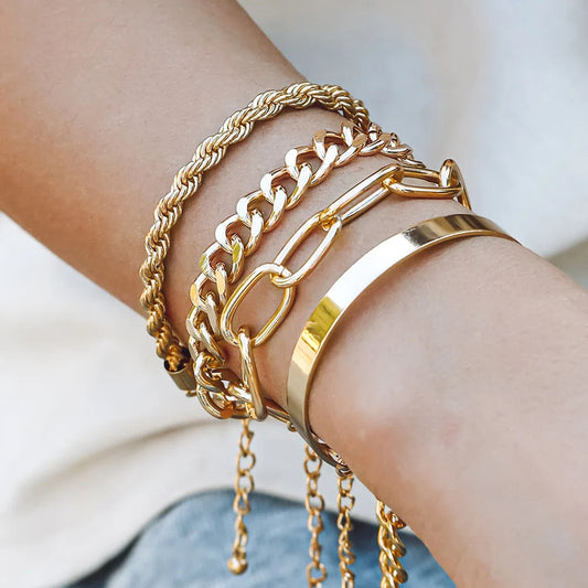 Felicity: elegante conjunto de 4 pulseras para un toque de distinción