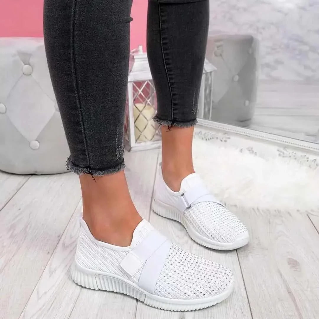 Gwen – Elegant T-Strap Flats for Women