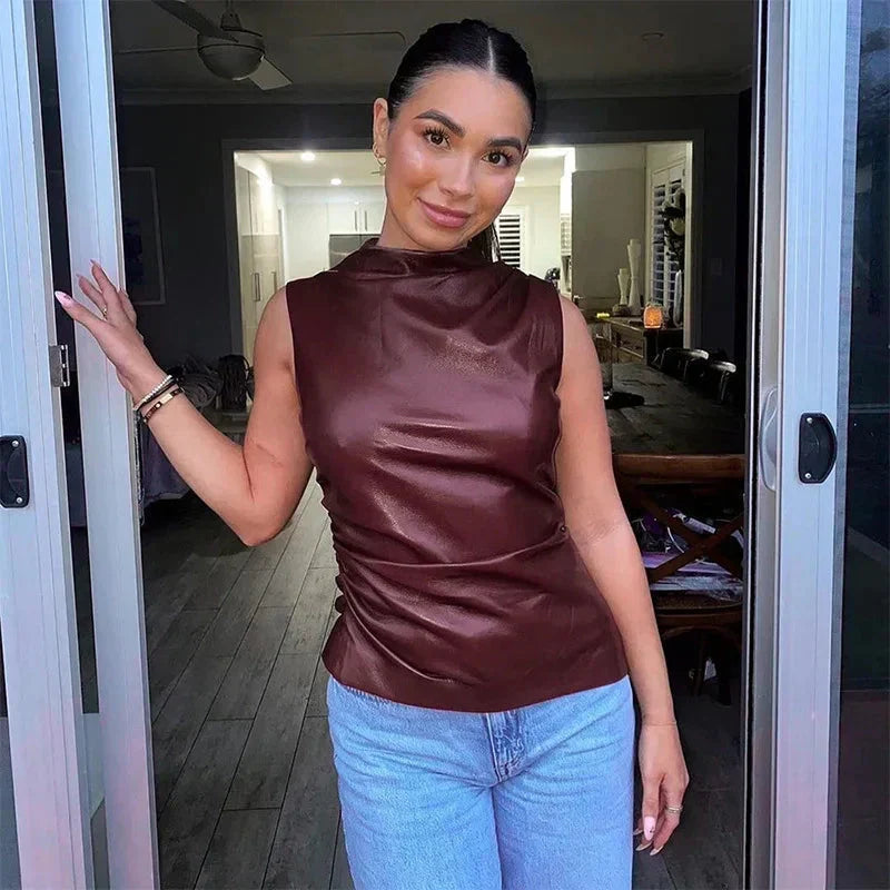 Top senza maniche effetto pelle con collo alto da donna