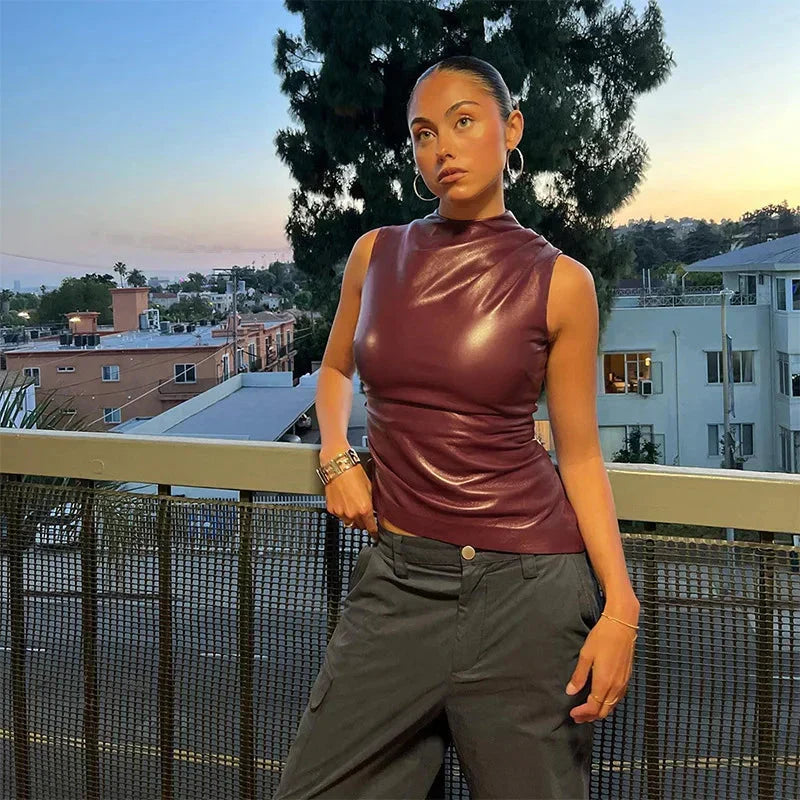 Top senza maniche effetto pelle con collo alto da donna