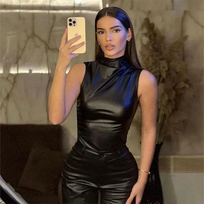 Top senza maniche effetto pelle con collo alto da donna