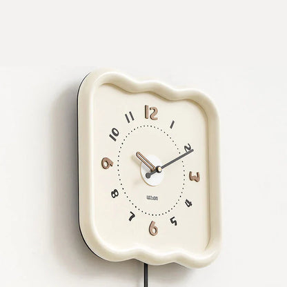 Reloj de pared de madera con péndulo - Silencioso, color crema - Borde ondulado