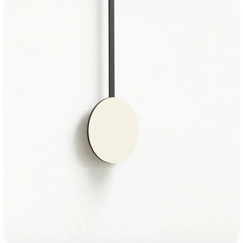 Reloj de pared de madera con péndulo - Silencioso, color crema - Borde ondulado